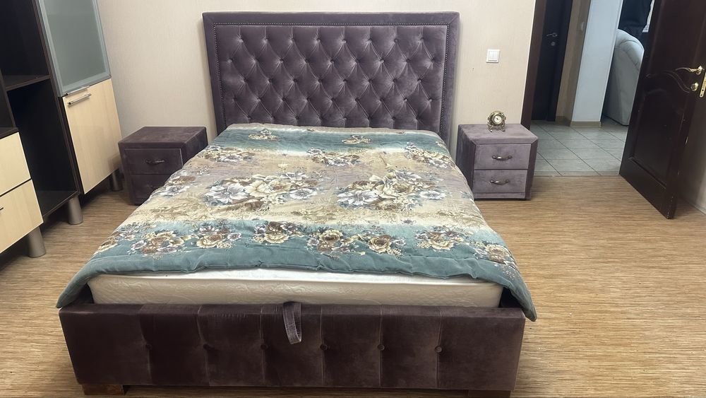 Продам Кровать и тумбочки