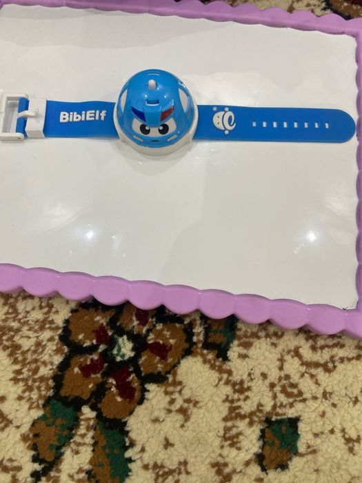 Продам игрушки , самолёт - трансформер