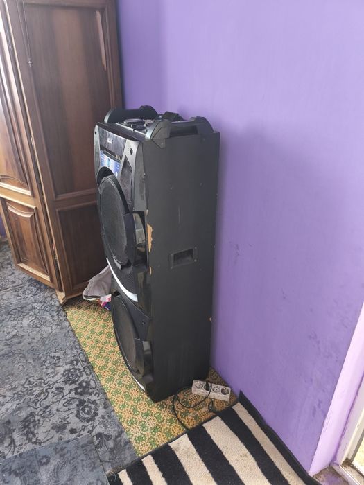 Vând boxa Akai folosita