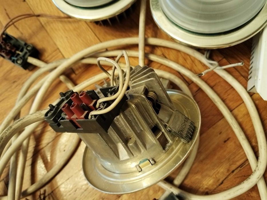 Немски Tрансформатор Eltra 2 бр, Италиански спот за баня 3 бр, Kабели