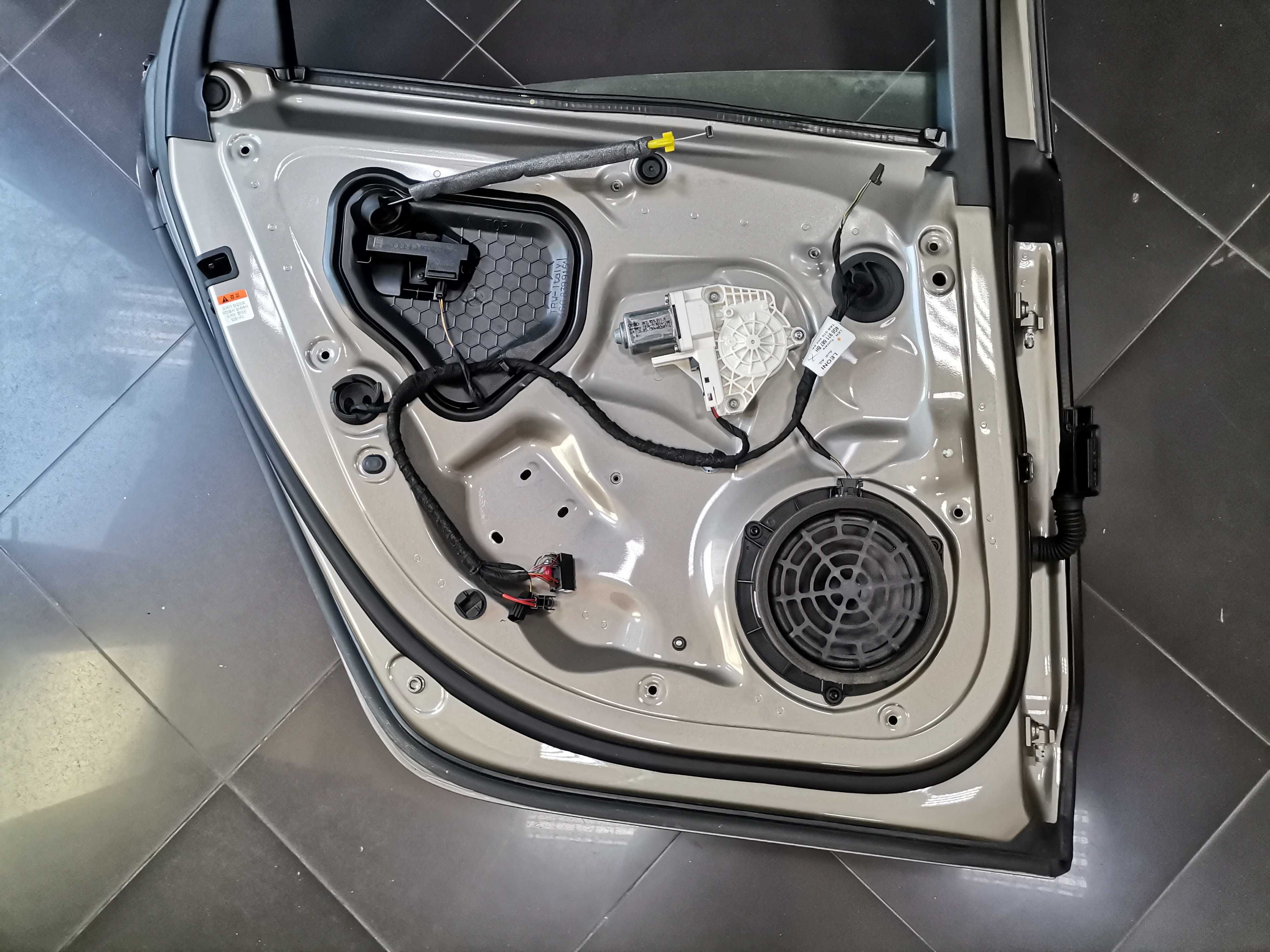 Врата Задна Лява Audi A6 C7 Facelift Ауди - Перфектна