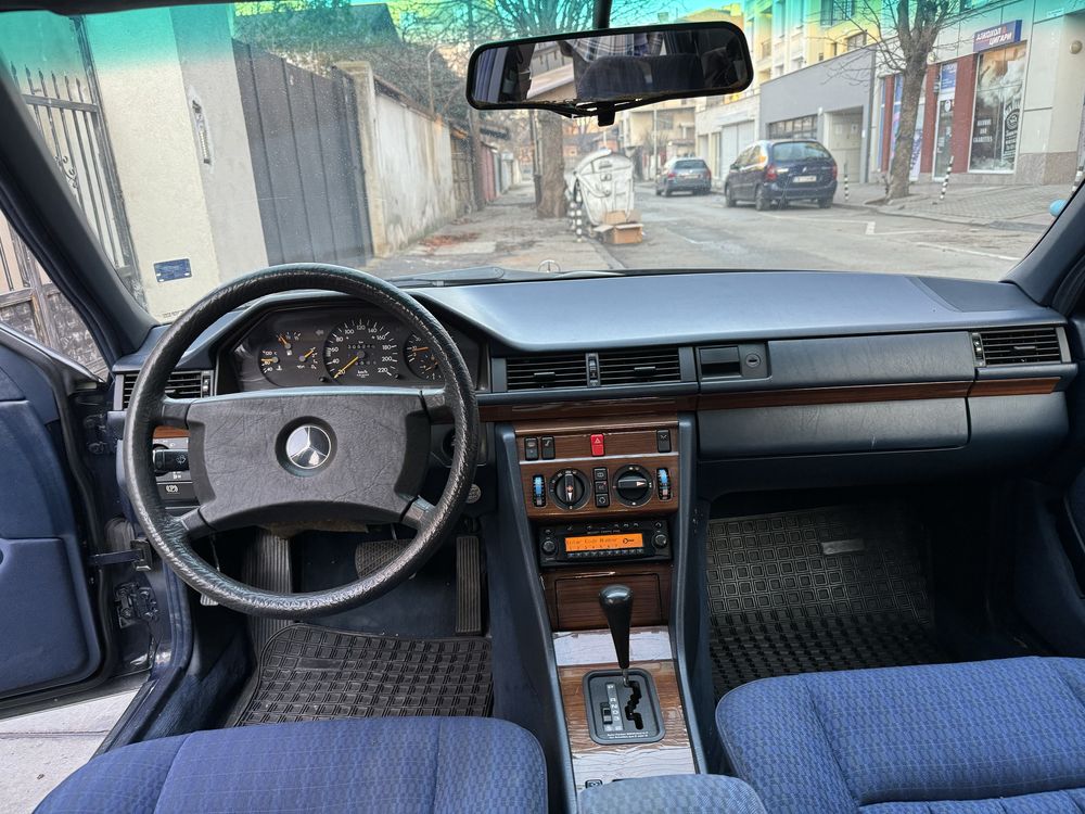 Mercedes-Benz 124