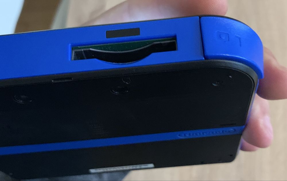 Продавам Nintendo 2Ds