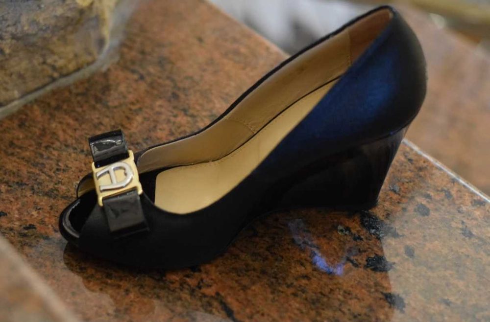 Pantofi cu toc AIGNER