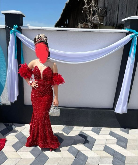 Facuta pe comanda , purtata o singura data , marimea s M