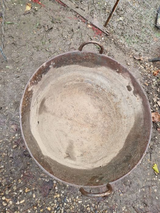 Vând căldare,ceaun ,tuci ,fonta