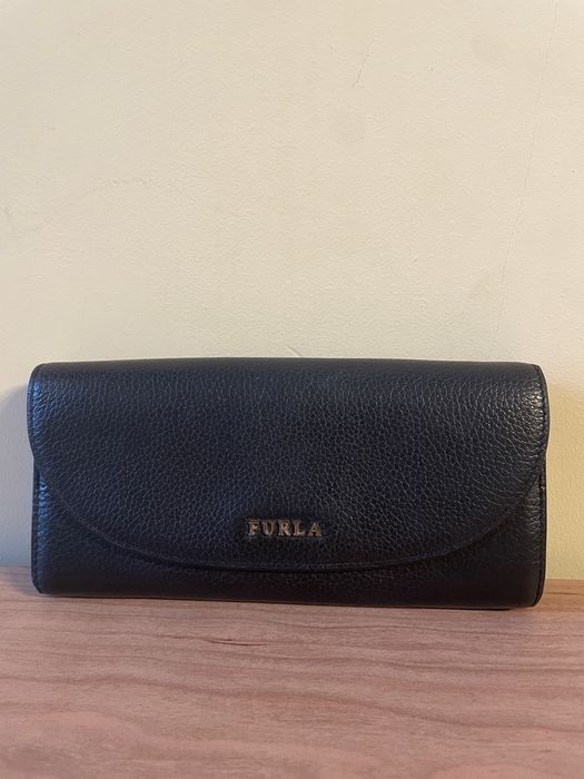 Портмоне на Furla в перфектно състояние