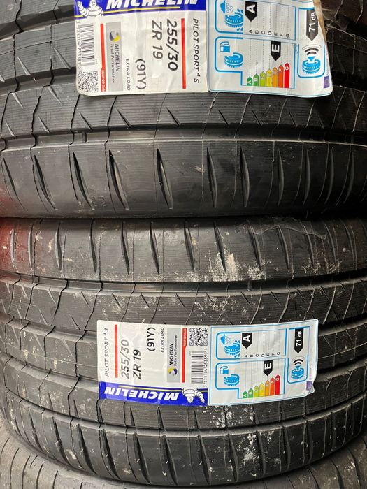 Vand anvelope noi 275/35/19