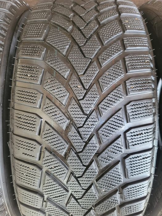 Set anvelope iarna 245 45 R18 Mazzini SnowLeopard ca noi