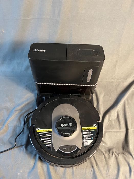 Aspirator Robot Shark AI 360 cu golire Automată, 120 Min