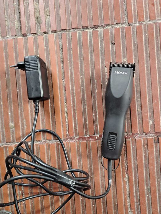 Машинка подстригване на животни кучета