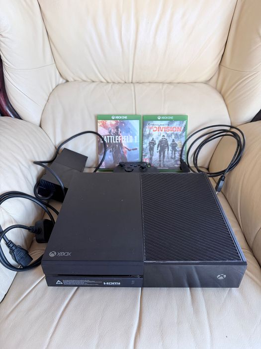 Xbox One Black + игри