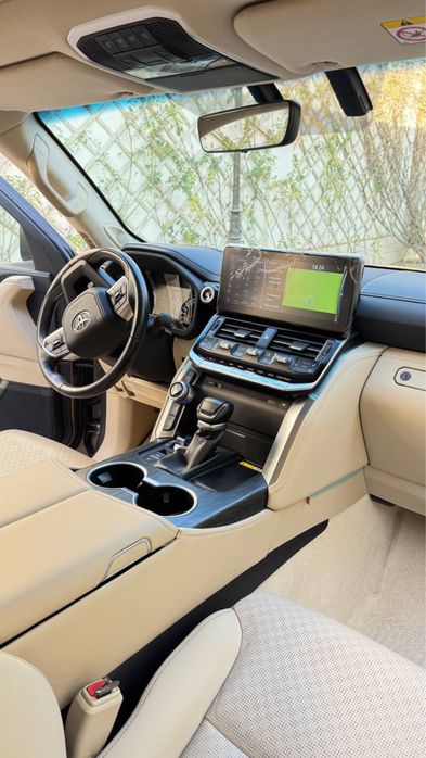 Toyota land cruiser 300