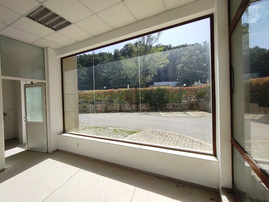 Помещение на партер за магазин и др. КОЛЕДНА ПРОМОЦИЯ!