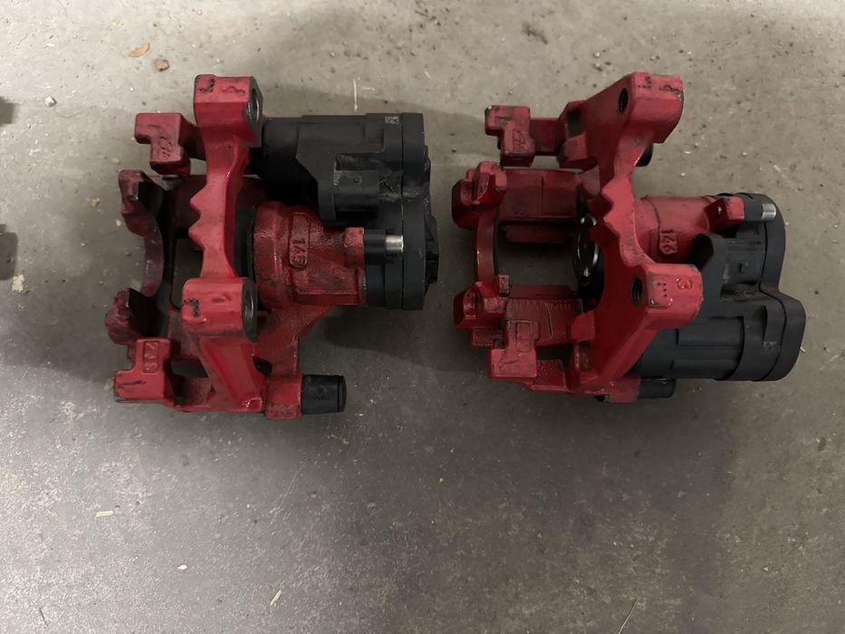 Продавам спирачни апарати Golf 7 GTi