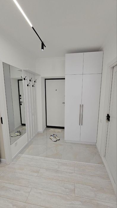 Ойбек Продается 3 комнатная квартира ремонт ЦУМ Мирабад