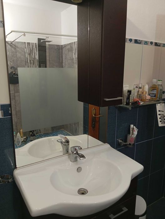 Vand mobila baie cu chiuveta si oglinda inclusa,made in Italia