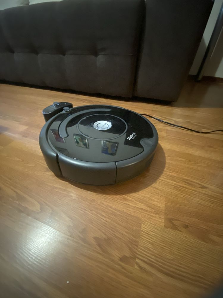 Продава се iRobot Roomba i7 (код NB-0007)