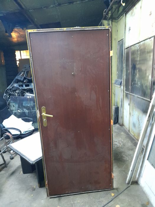 Метална и Алуминиева врати