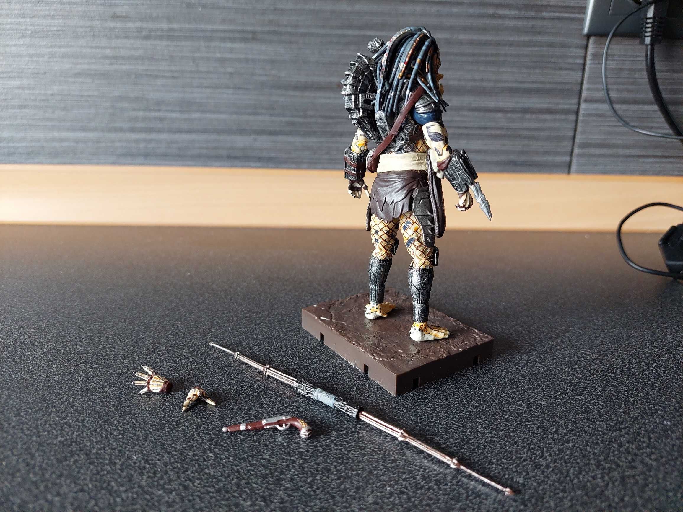 Figurina Predator 2 - Elder Predator - 1/18 - Hiya