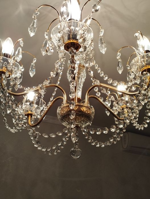 Хрустальная люстра