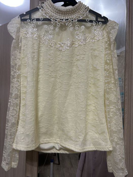 Разгрузка гардероба.НОВАЯ Блузка нарядная с жемчужным воротом