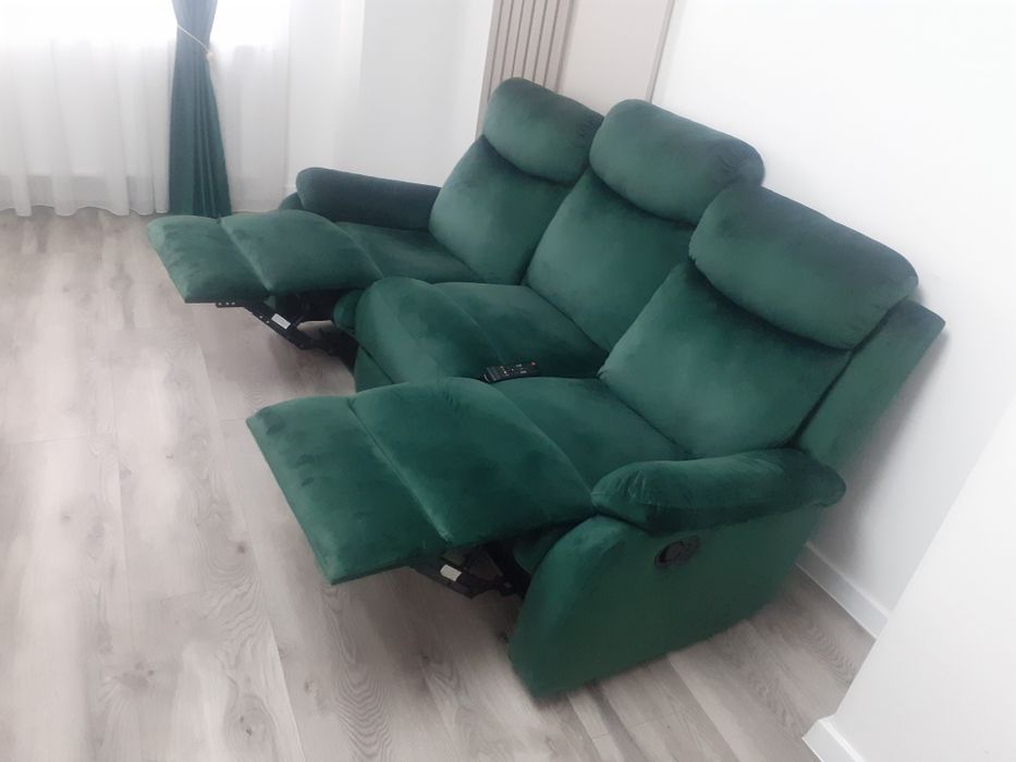 Canapea noua cu măsuță canapeaua se desface pt 2 persoane