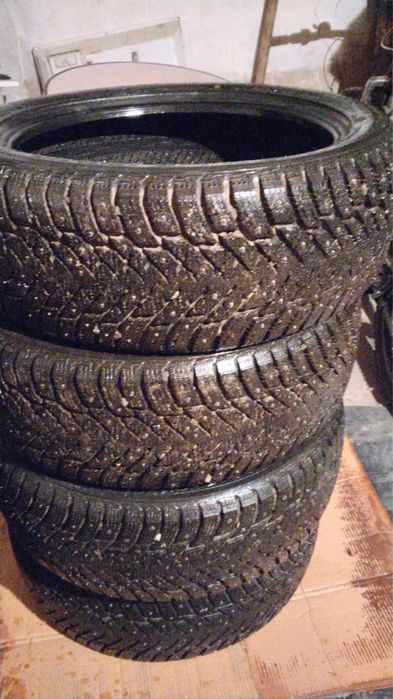 Продам шины шипованные