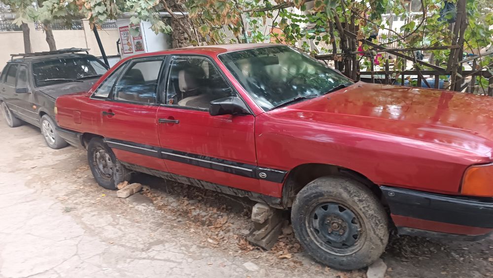 Продаётся автомобиль АУДИ 100 г.в.1984