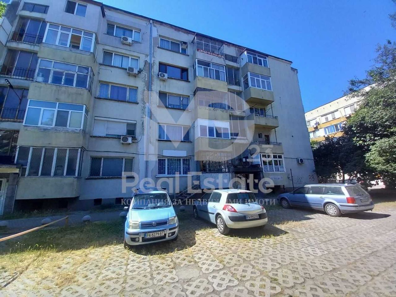 Продава се Тристаен апартамент в Пазарджик, Идеален център - 135 кв.м за 623 €/кв.м - Снимка #11