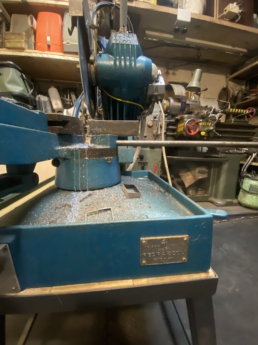 Circular debitat metal