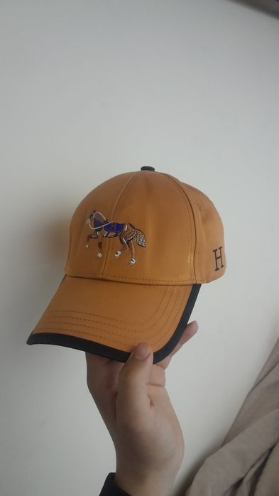 Hermes kepka yangi 2 oy bolgan olinganiga