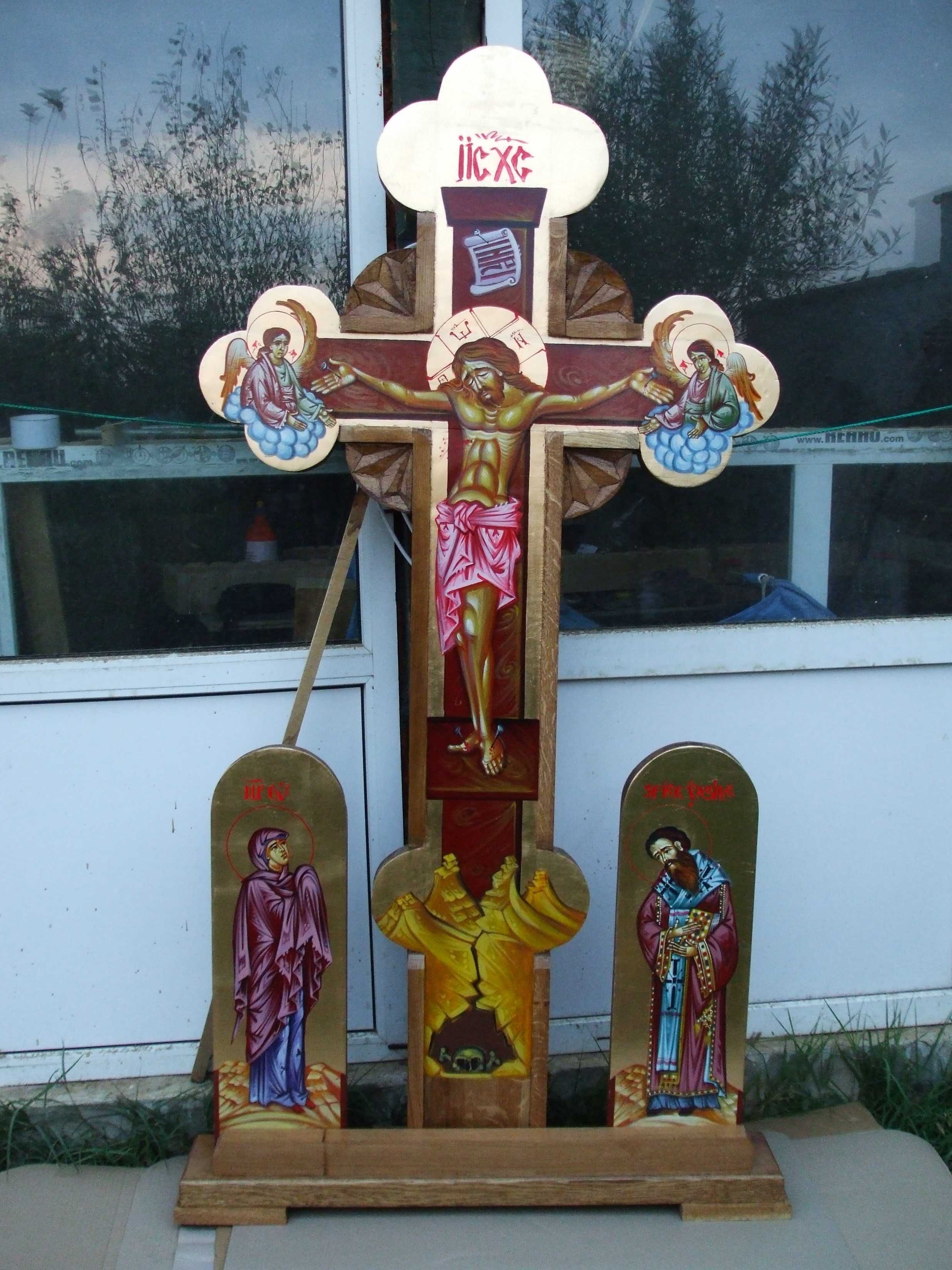 cruce de altar pictata si sculptata manual