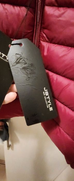 Яке в червен цвят