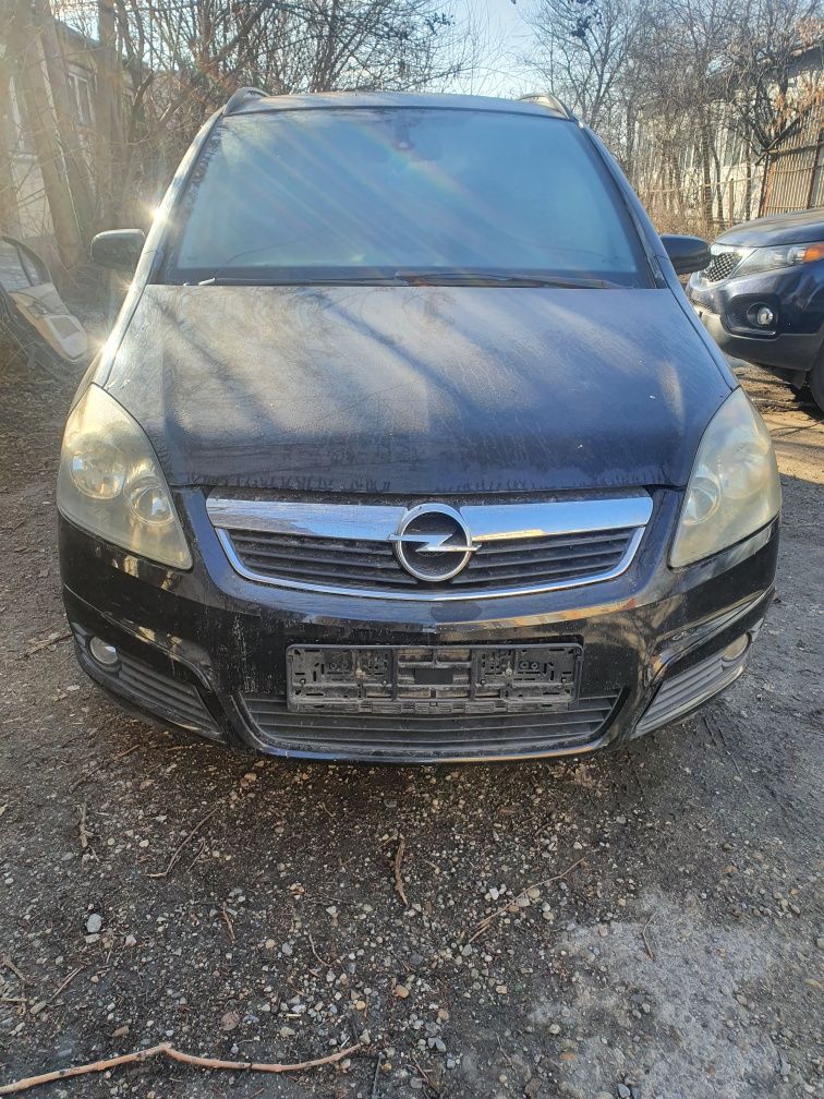 Dezmembrez Opel Zafira B 1.9 diesel 150 cai
