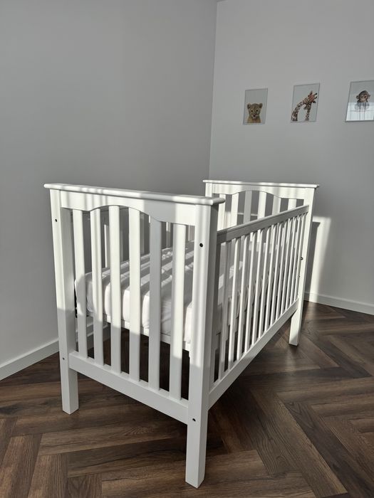 Se vinde pat de lemn pentru copii Pottery Barn!