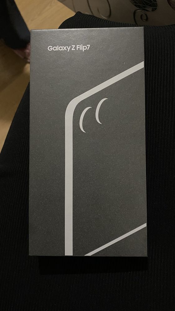 Galaxy z flip7 coralred