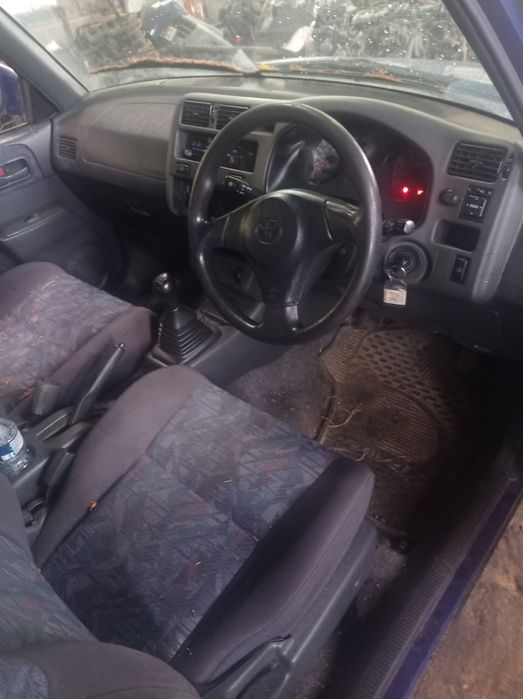Toyota Rav4 2.0i ръчка