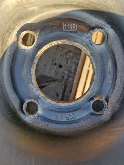 Продавам гуми за пежо партнер