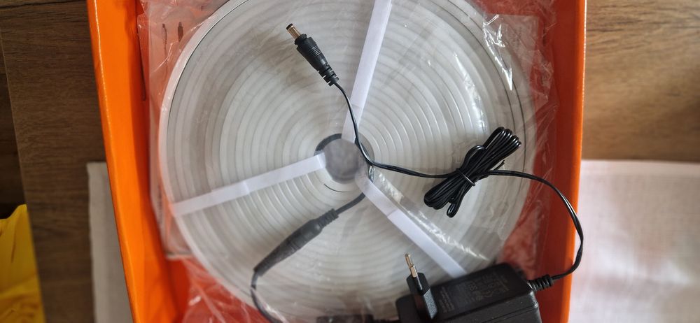 Vand banda led neon 20m.