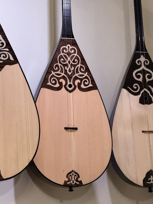 Домбыралар тікелей шеберханадан. Ақтөбе қаласы