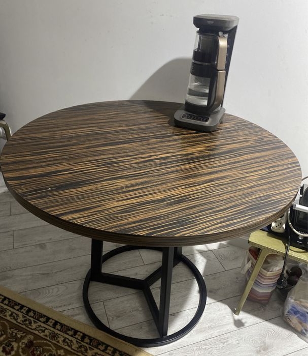 Продам стол в отличном сост.