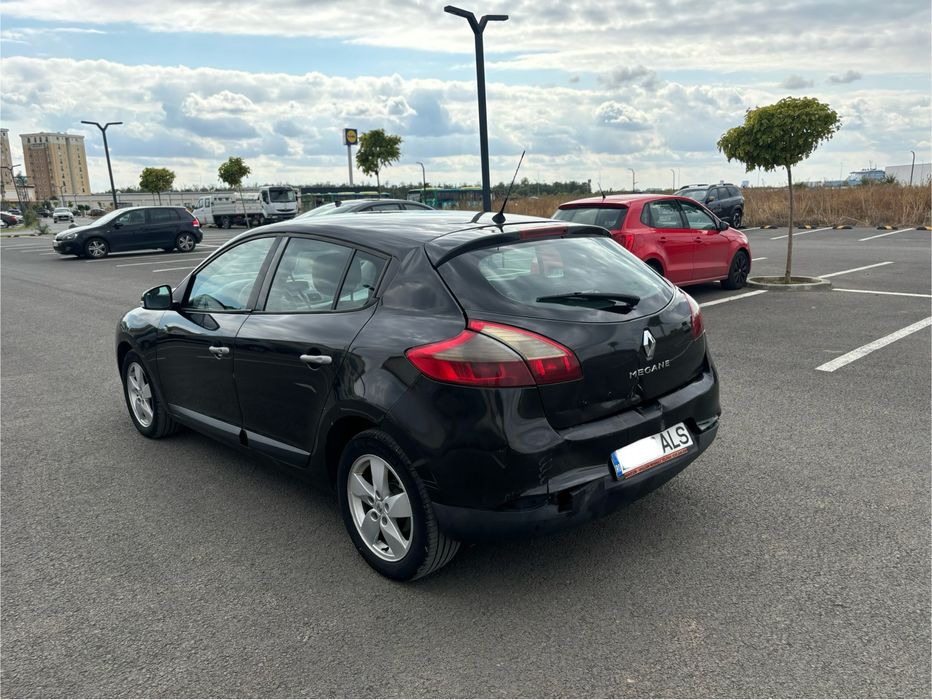 Renault Megane3 1,5 dci 107cp Usor Avariat / Lovit