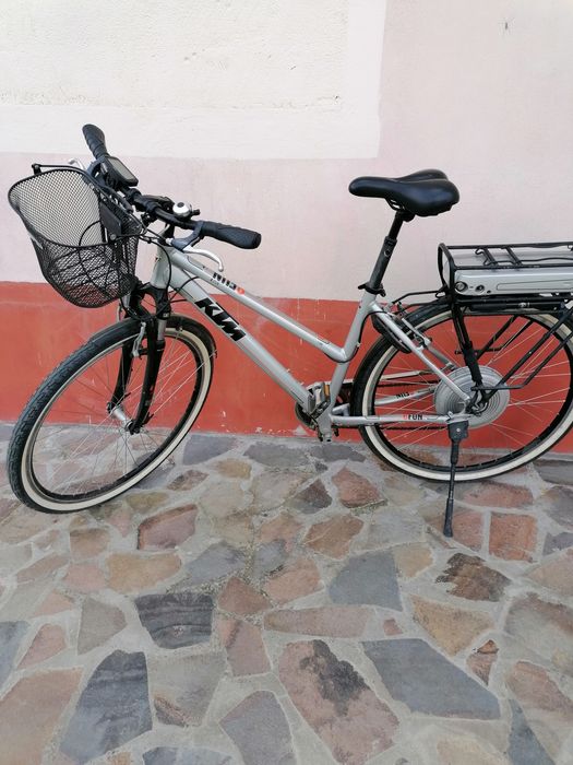 Vând bicicleta electrica dame KTM