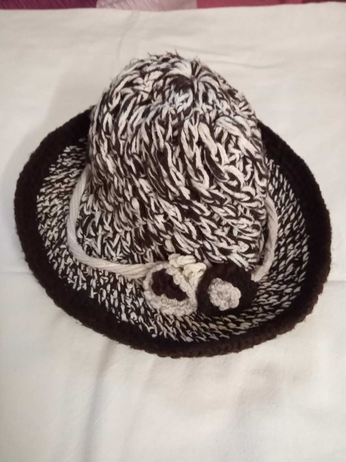 Нова плетена зимна дамска шапка