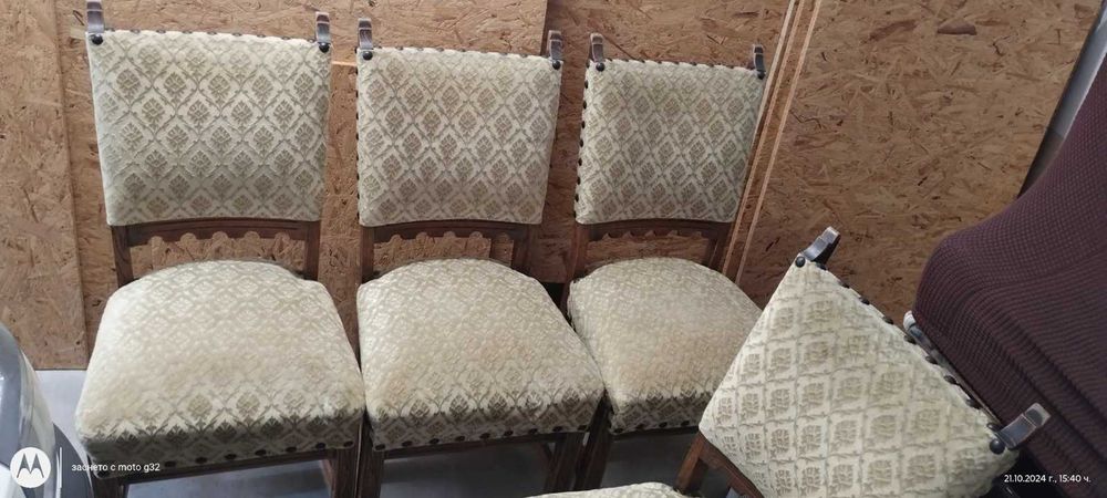 Масивни столове с дърворезба