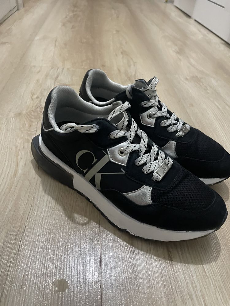 Продам кроссовки Calvin Klein