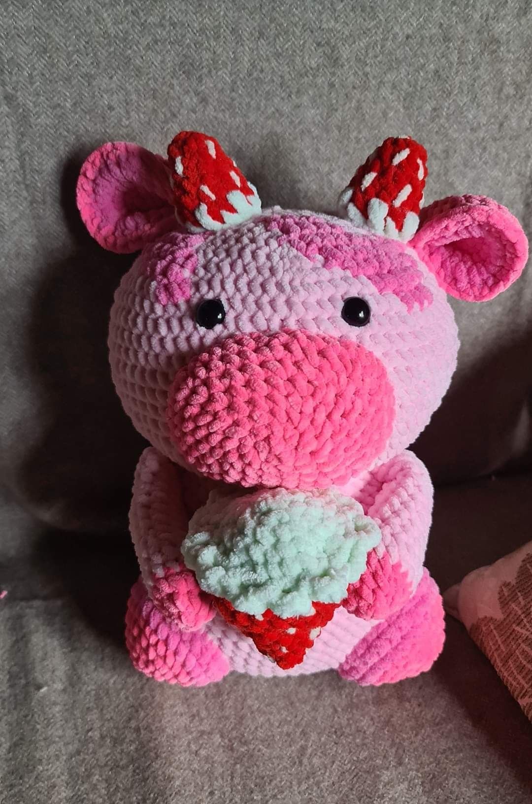 Ръчно изработена играчка  Strawberry cow