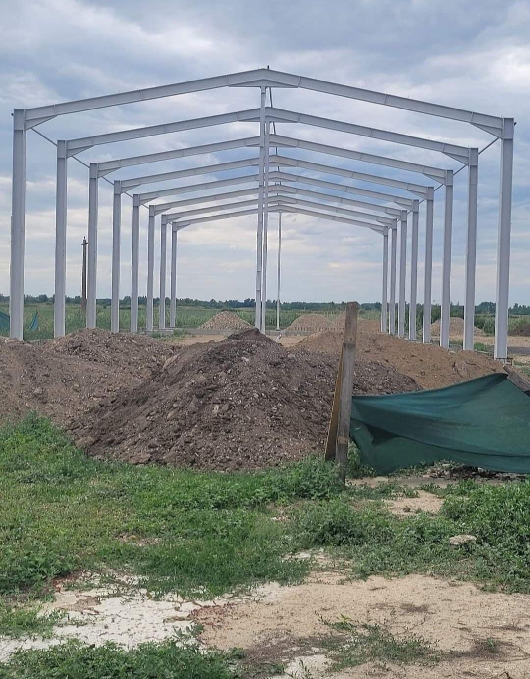 Vand hala pe structura metalica diferite dimensiuni demontabila pe sur
