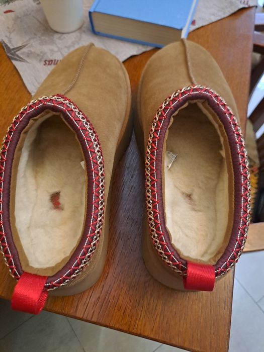 Ugg mărimea 42 dar merg la un 41